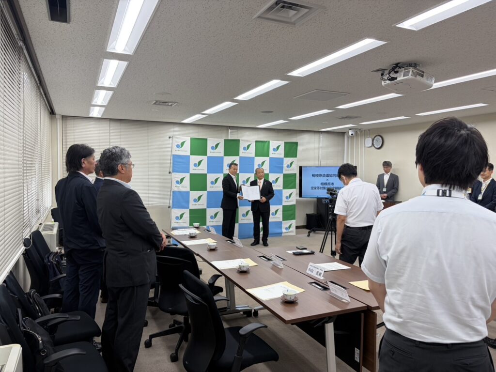 空家等対策の協定締結式でたくさんメディアの方が来られました